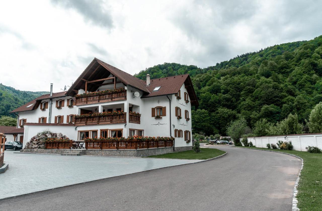 Popasul Craiului Vila Zărneşti Exterior foto